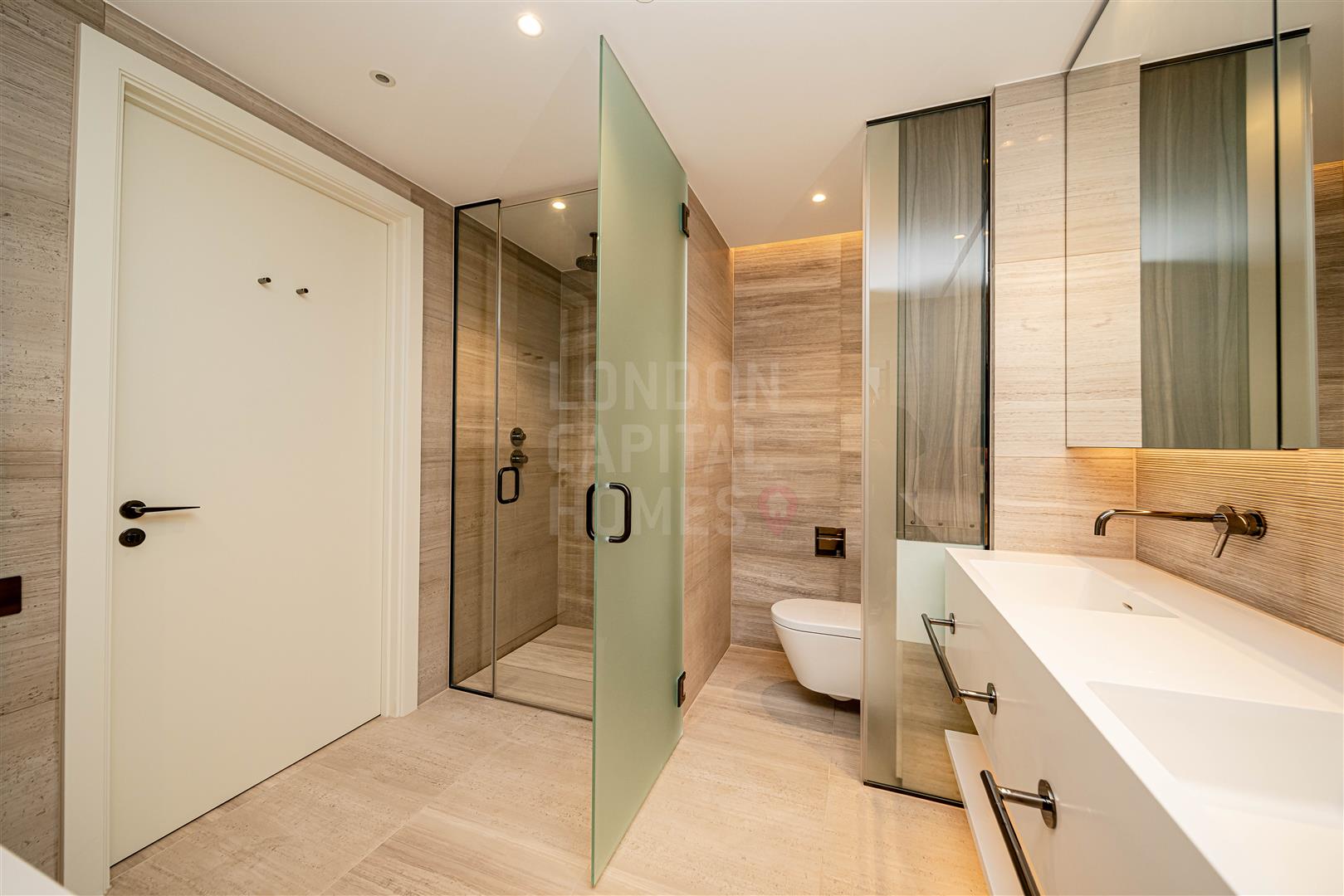 Lincoln Apartments, Fountain Park Way, London